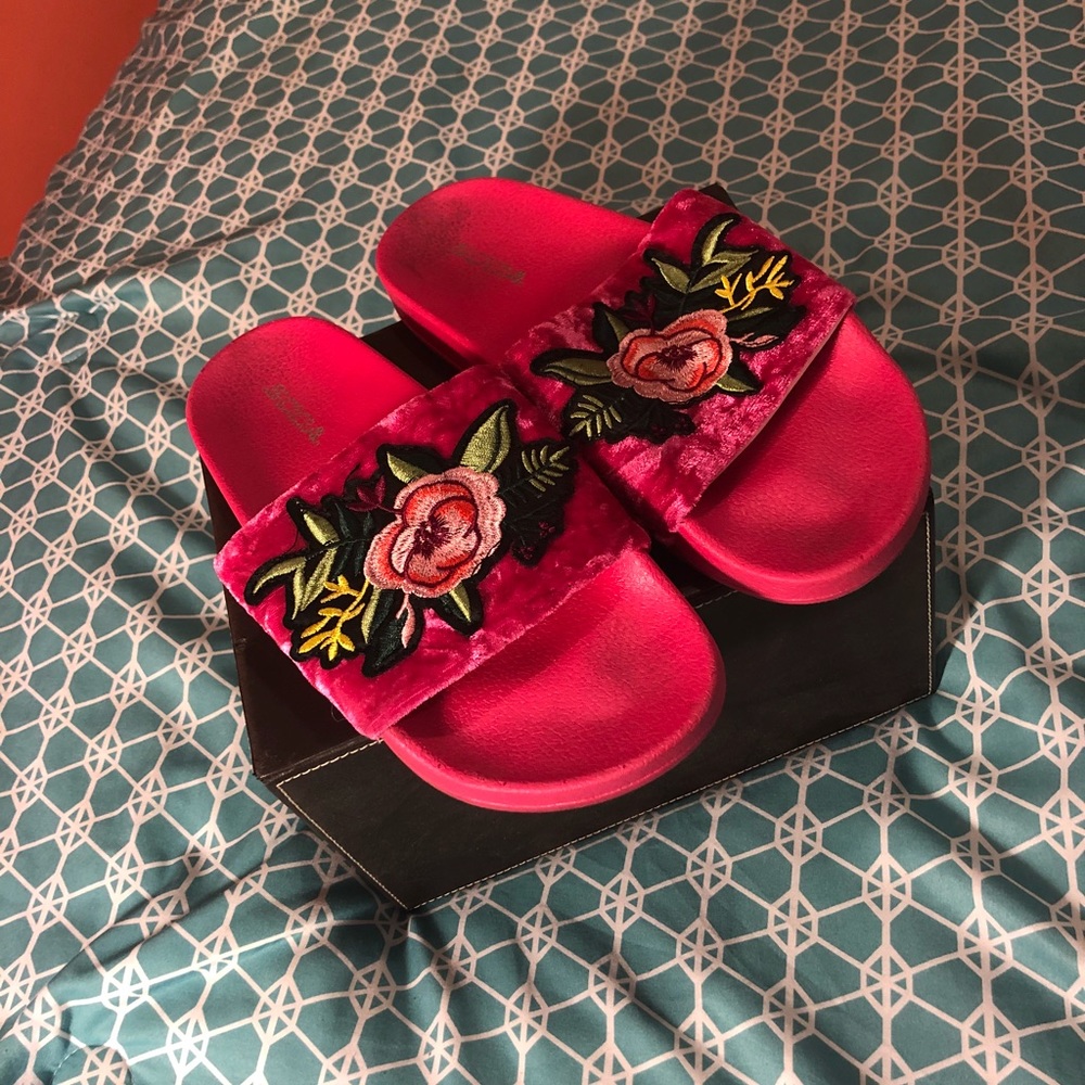 Flower Design Womens Slipper - Picture 4 of 4